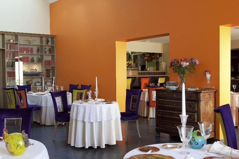 Logis Hotel O En Couleur Oucques-la-Nouvelle Εξωτερικό φωτογραφία