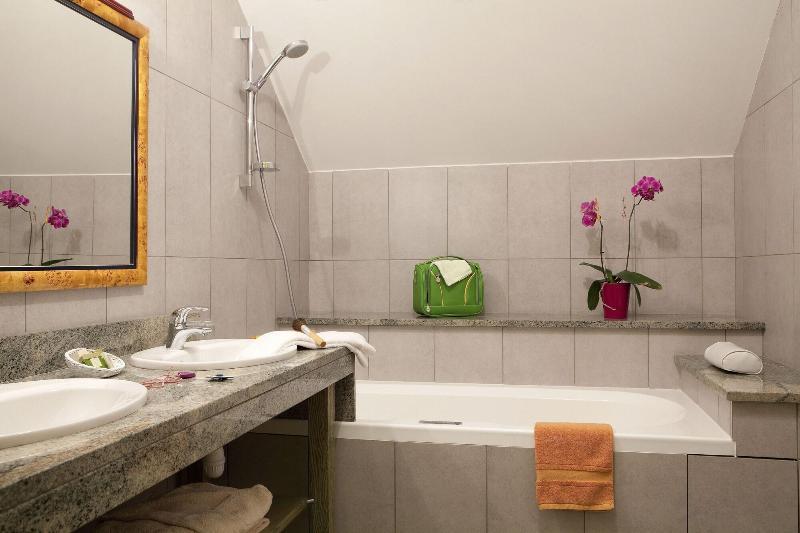 Logis Hotel O En Couleur Oucques-la-Nouvelle Εξωτερικό φωτογραφία