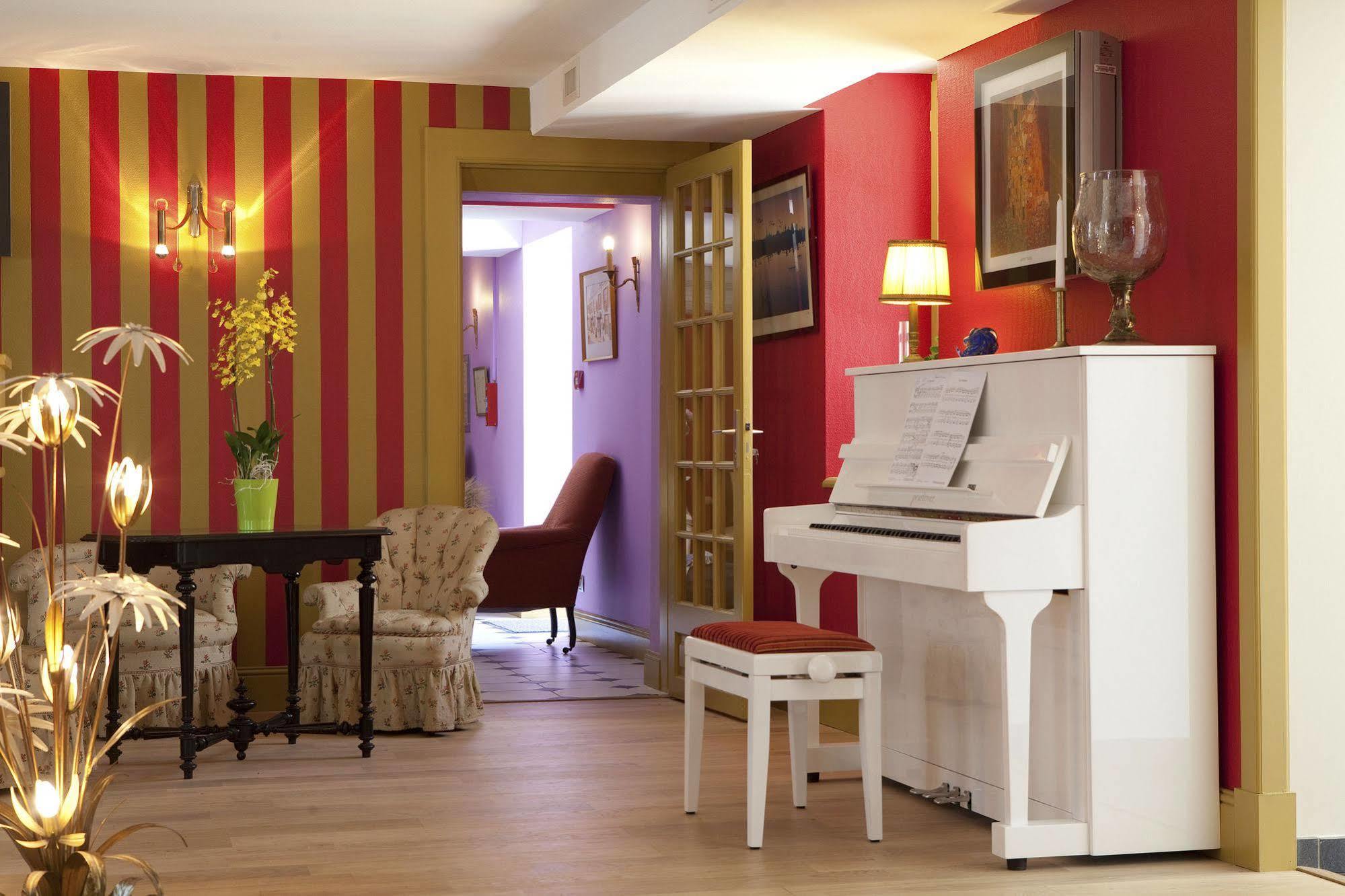 Logis Hotel O En Couleur Oucques-la-Nouvelle Εξωτερικό φωτογραφία