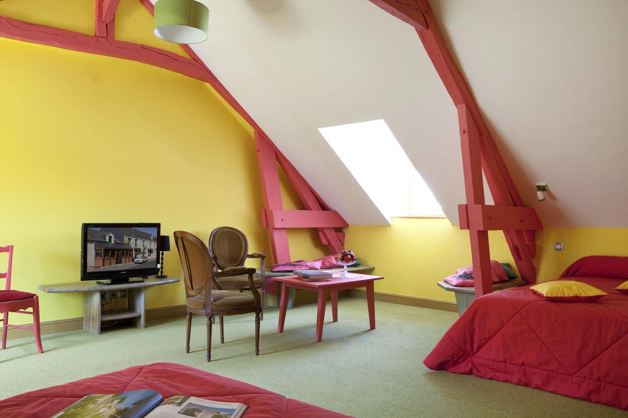 Logis Hotel O En Couleur Oucques-la-Nouvelle Εξωτερικό φωτογραφία
