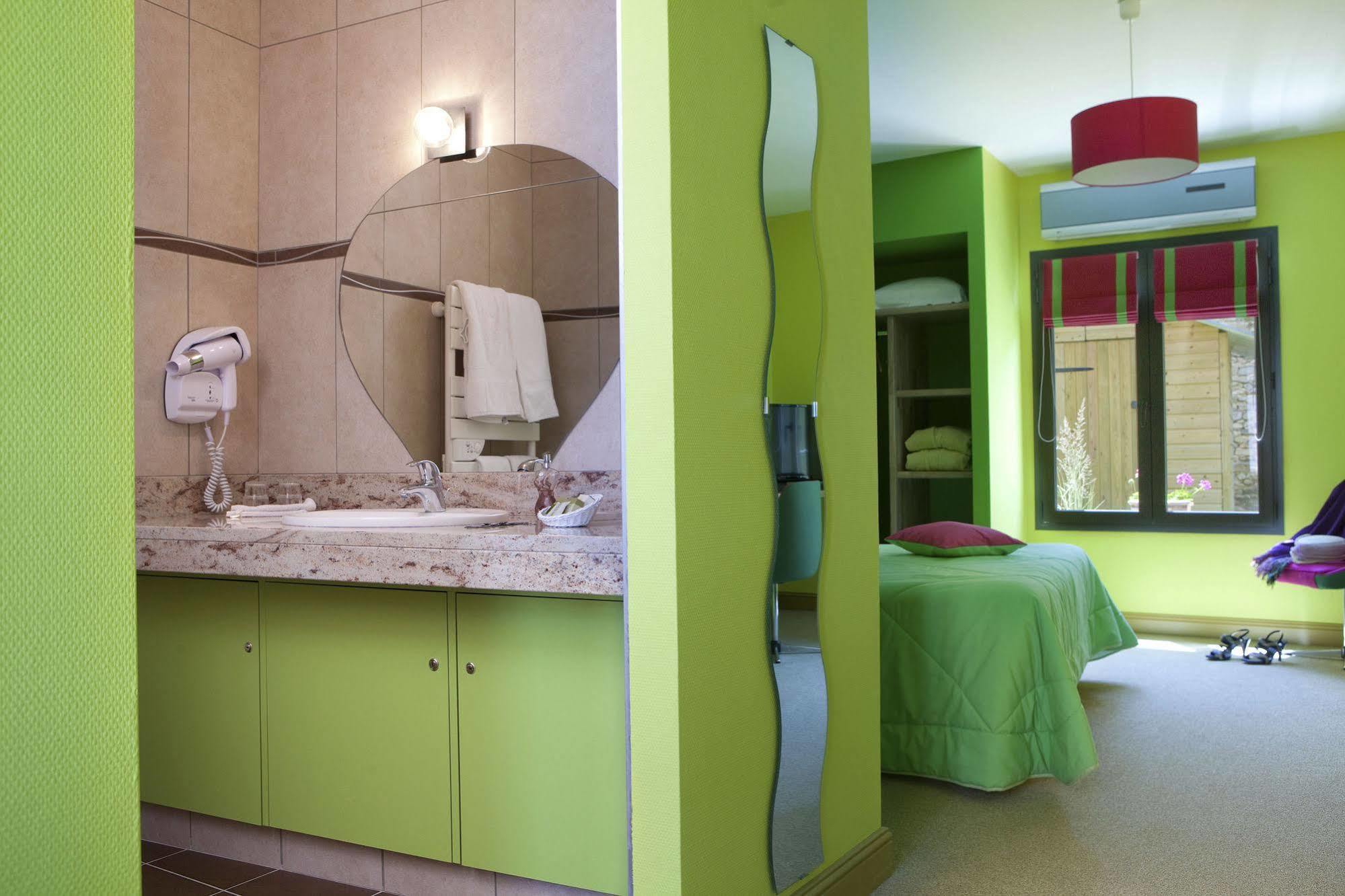 Logis Hotel O En Couleur Oucques-la-Nouvelle Εξωτερικό φωτογραφία